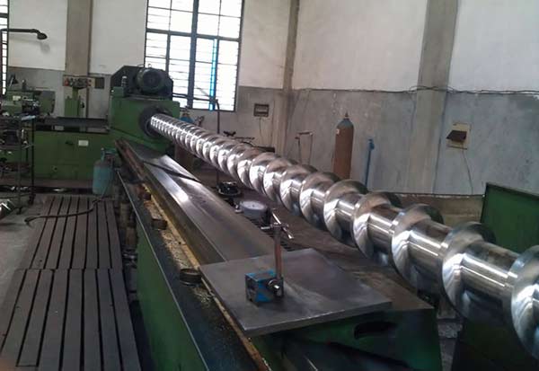 冷拉圓鋼配套冷拉扁鋼加工過程現場